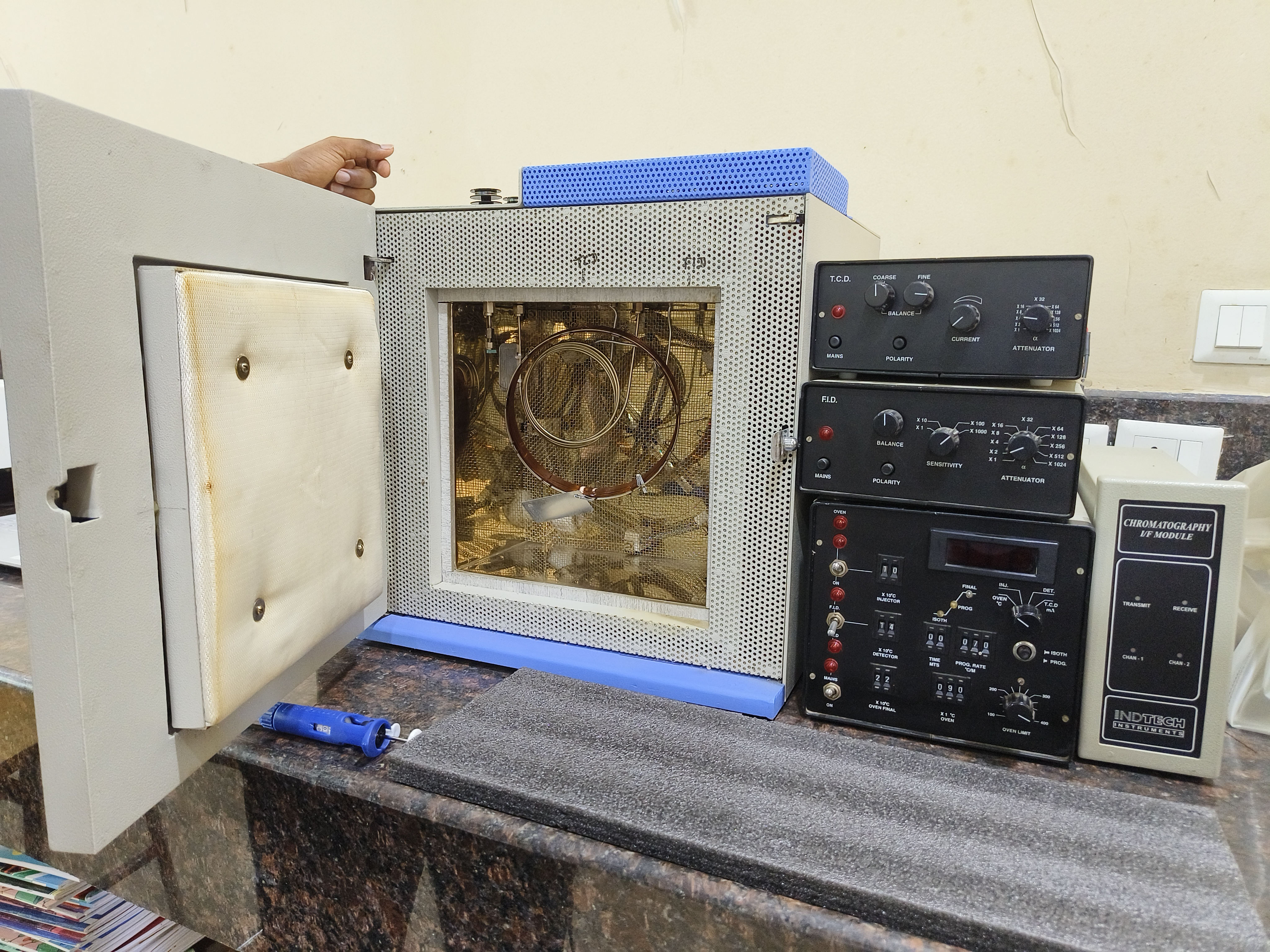 Gas chromatography instrument